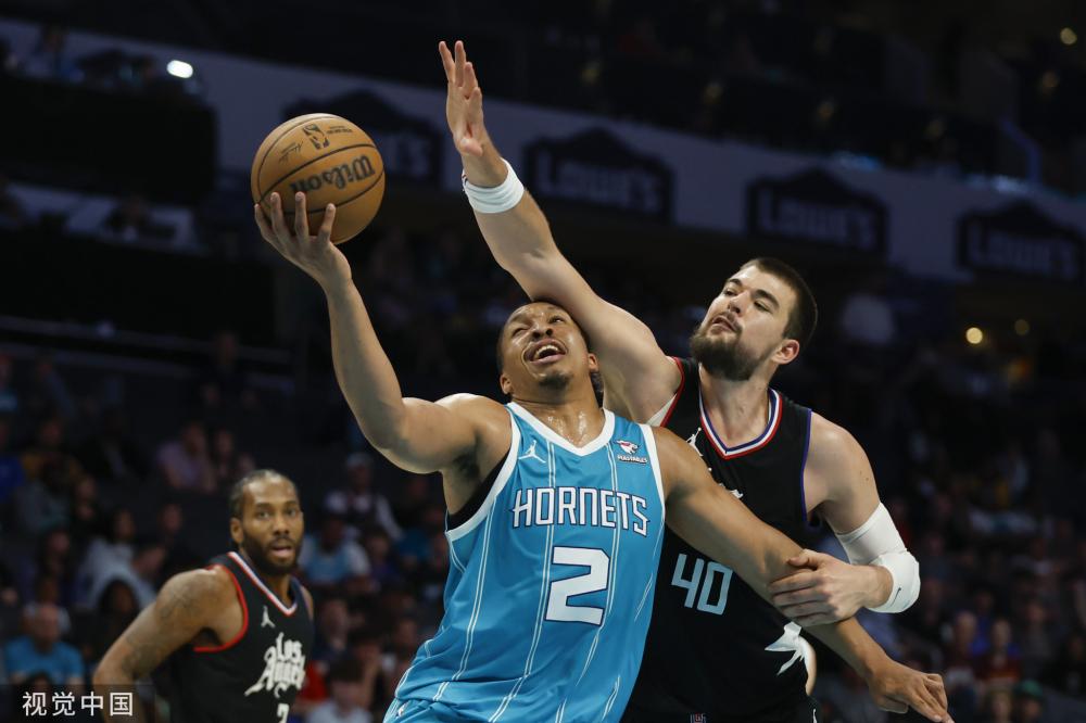 孩以精准的 孩以精准的