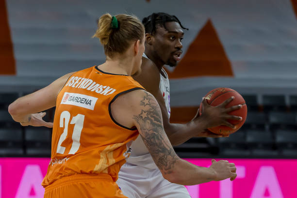 防守人往往 防守人往往