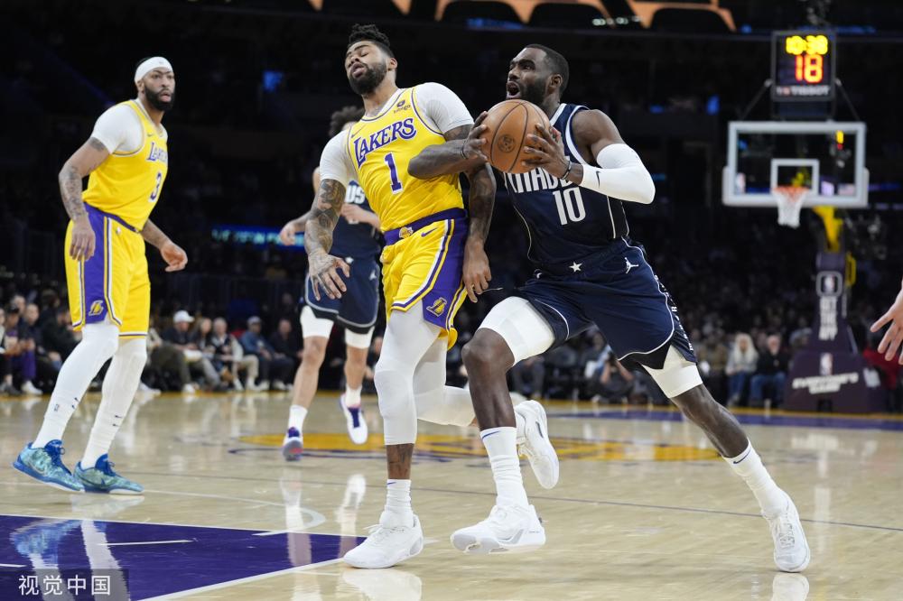 担任中锋 担任中锋