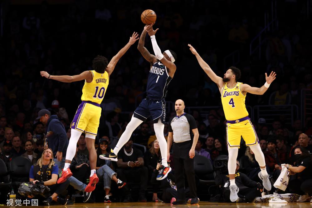 他在场上更 他在场上更